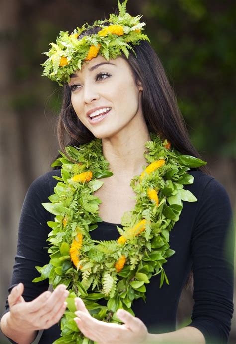 Beautiful Wreath Hula Dancers Hawaii Hawaiian Culture