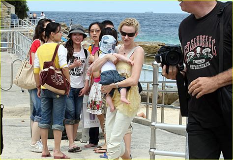 Naomi Watts And Sashas Bondi Beach Stroll Photo 940261 Alexander