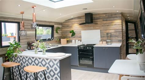 Just minutes walk to some of the capital's biggest tourist attractions. The Boathouse - Boutique hotel on a barge in West London | Boat house interior, House boat ...