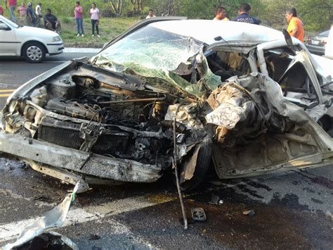 En la carretera de cuernavaca son asaltados varios automóviles y los pasajeros obligados a entregar el dinero que llevan. Trágico accidente en la carretera Cuernavaca-Iguala deja ...
