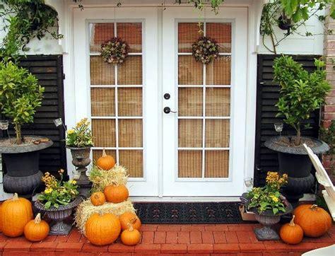Imagine being able to pack up your home and take it wherever you wanted. 34 Halloween Home Decore Ideas - InspirationSeek.com