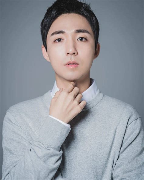 The Penthouse Kim Dong Kyu Shaves For Profile Picture Hancinema