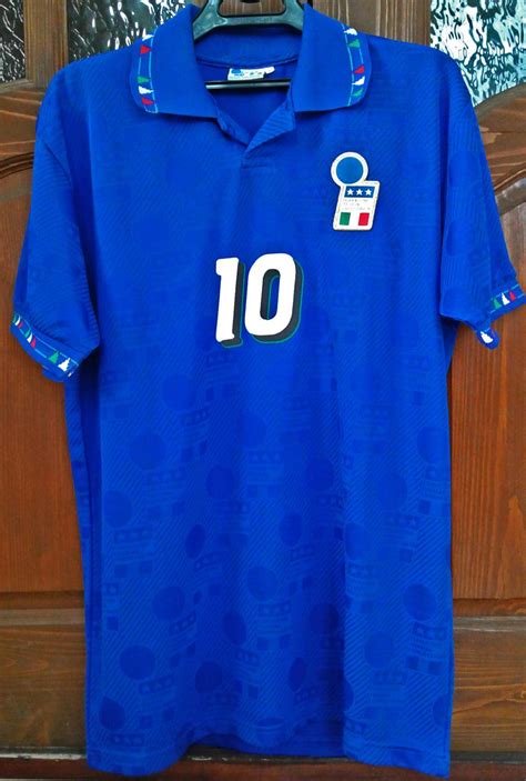 Complete italy national football team range with official name and number service for all italy jerseys and great range of official training wear and accessories. Italy Home football shirt 1993 - 1995. Added on 2015-04-07, 14:53