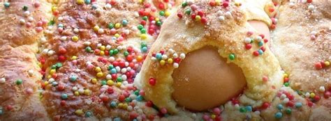 It is a kind of large shortbread cookie. Scarcella di Pasqua, dolce della tradizione pugliese ...