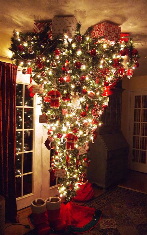How would you like your holiday decor be something that was bold, sophisticated, wild, unique and interesting. 1000+ images about Upside down Christmas tree on Pinterest | Modern classic, Hanging upside down ...