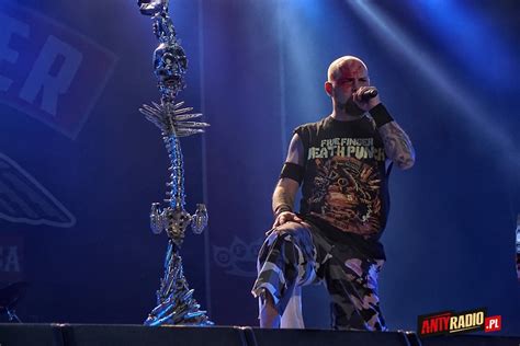 Five Finger Death Punch Z Utworem Sham Pain Z Płyty And Justice For