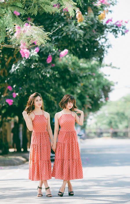 17 Cool Sister Photoshoot Ideas To Try All Ages Expertphotography