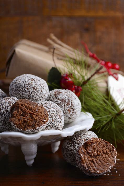 Who doesn't love candies for such occasion? How to Make Christmas Candy