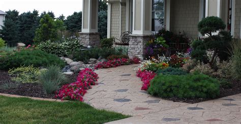 Best Ways To Makes Small Entryway Garden Design