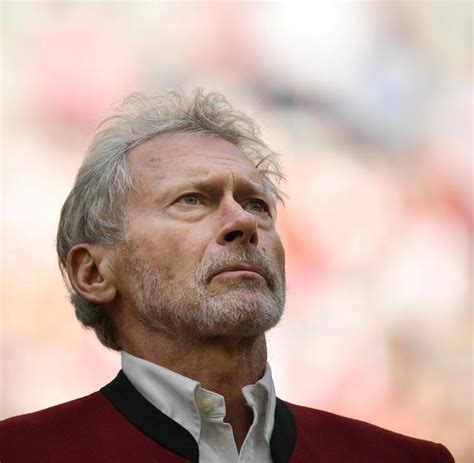 Considered one of the best players of his. Paul Breitner spricht über das „Arroganz-Image" des FC ...