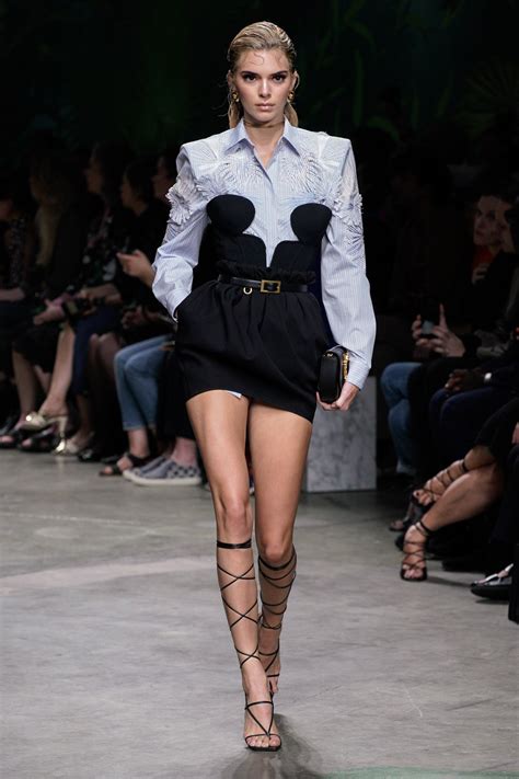 Versace Spring 2020 Ready To Wear Collection Vogue 2020 Fashion