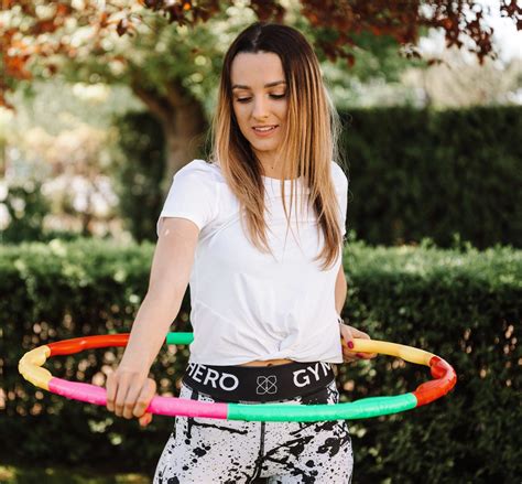 4 Reasons Hula Hooping Is A Better Exercise Than You Think