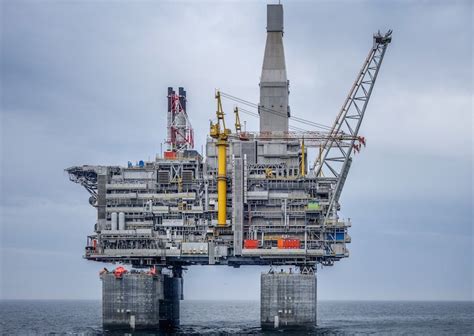 6 Most Impressive Oil Platforms Of The Seas