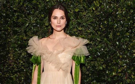 Keira Knightley Swears By Rosehip Oil While Traveling