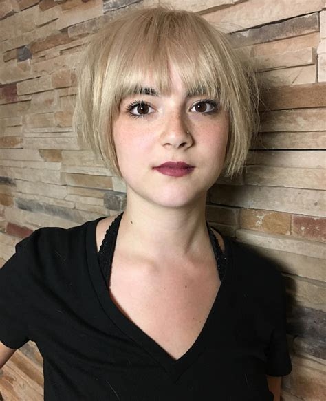 Looks perfect for the office wear ; 10 Best Bob Hairstyles for 2020 - Cute Short Bob Haircuts