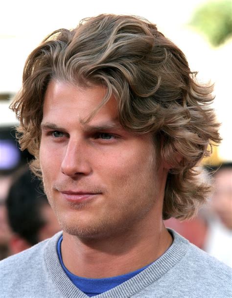 This short style with hard part is a great option and inspiration for men who have a naturally wavy hair texture. Hairstyles for Men Season : Hair Fashion Style | COLOR ...
