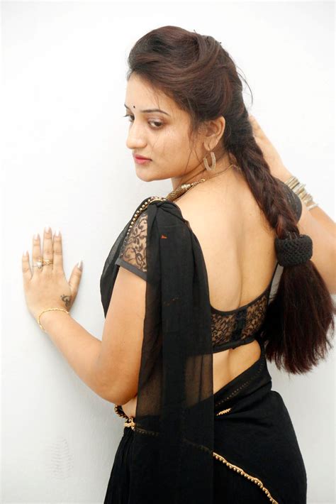 Tamil Latest Actress Janani Reddy Awesome Black Saree Images Gallery 01