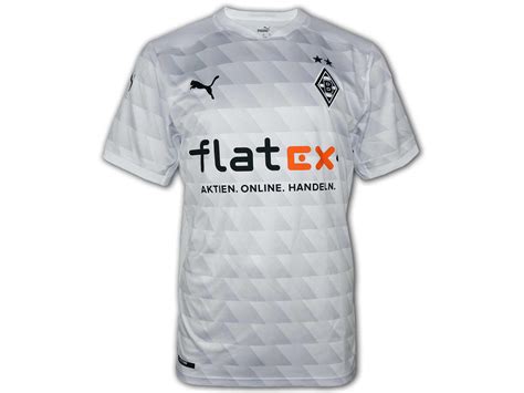 Die grundfarbe ist weiß und die schultern wurden mit einem breiten dunkelgrünen streifen versehen indem sich eine schmale schwarze linie befindet. Puma Borussia M´Gladbach Kinder H Trikot 20/21 | Don Pallone