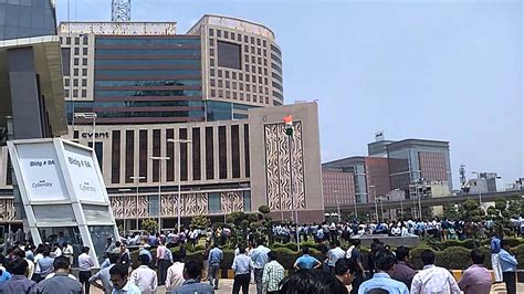 Today, gurgaon has local offices for more than 250 fortune 500 companies. Earthquake in Cyber City Gurgaon on 12 May 2015 - YouTube