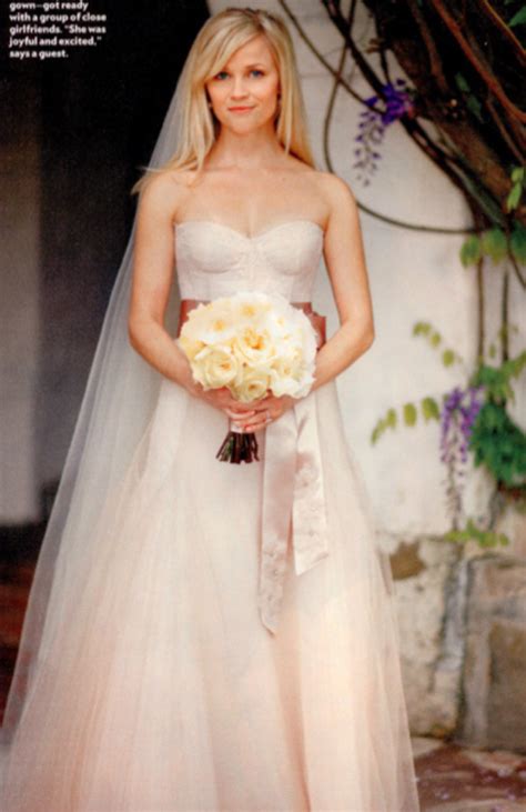 Check Out Reese Witherspoon S Custom Pink Monique Lhuillier Wedding Dress Celebrity Wedding