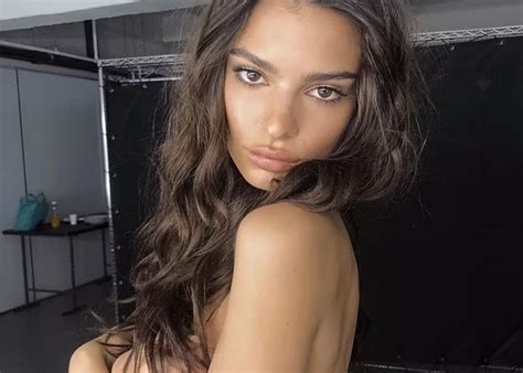 Emily Ratajkowski Remembers Being Called Too Sexy At The Age Of Only 13 Eminetra South Africa