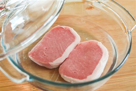 The fragrant natural oils in the thyme and pungent garlic flavor infuse into the olive oil so the pork cooks with a bouquet of aromas that transfers to the meat. How Can I Bake Tender Center-Cut Pork Loin Chops ...