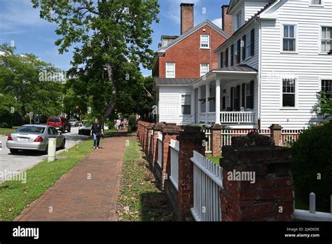 Pollock Street In The Historic District Of New Bern North Carolina
