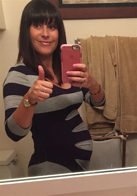 Kimberly Mccullough Shows Her Baby Bump And Reveals As Pregnantwho Is