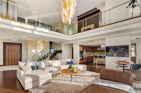 Getaway ‘sophisticated Brilliant And Majestic Penthouse Soars Above