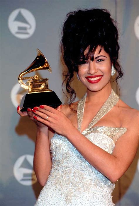 These photos of selena quintanilla are iconic. Selena Quintanilla, una leyenda a 21 años de su muerte - Foto