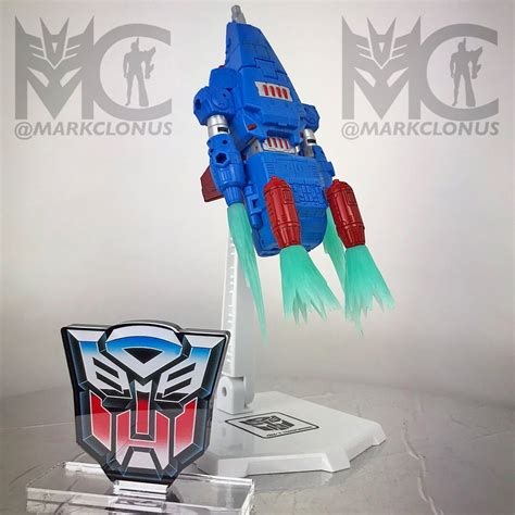 Transformers Legacy Deluxe Class Devcon Official In Hand Images