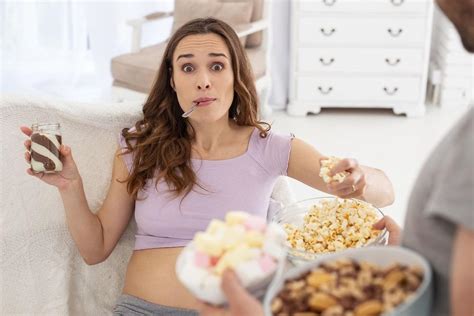Is it true that if you don't have morning sickness early in pregnancy, you're having a boy? Food Cravings And Pregnancy ~ Diet Plans To Lose Weight
