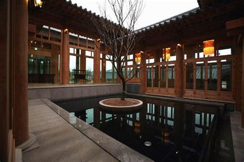Modern korean style benefits from the influences of other cultures. korean modern design | Traditional house, House ...