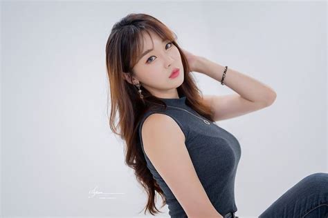 Jin Yu Ri에 있는 Min Kook Oppa님의 핀 모델 여성 패션 진