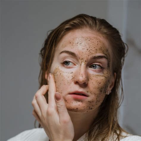 Daily Skincare Routine To Prevent Acne Breakouts أجملهم