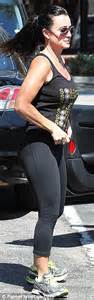 kyle richards 43 puts pert derrière on display in leggings daily mail online