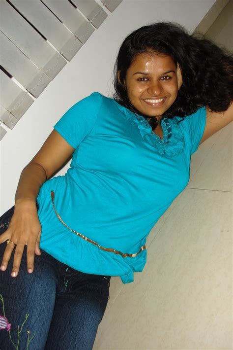 Decent Homely Kerala Girls Pictures