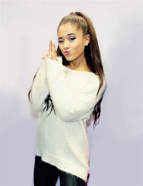 Sweater Ariana Grande White Jumper Sweater Fluffy Comfy Cut Ariana Grande Cute Cute Outfits