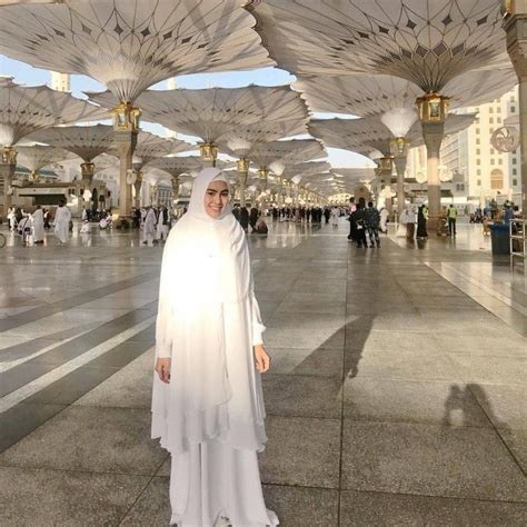 Maybe you would like to learn more about one of these? OOTD Selebriti Hijabers yang Stylish dan Syar'i Saat Umrah