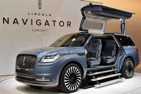 Lincoln Navigator Concept Wows Crowd With Its Massive Gullwing Doors
