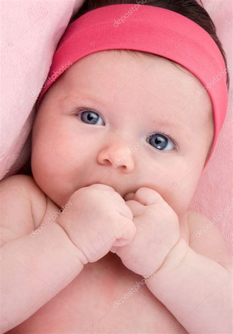 Adorable Baby Newborn With Blue Eyes — Stock Photo © Gelpi 9629095