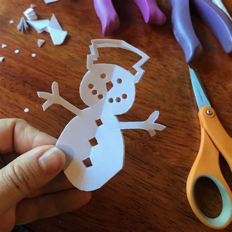 How To Make A Snowman Paper Snowflake In 2020 Diy Christmas