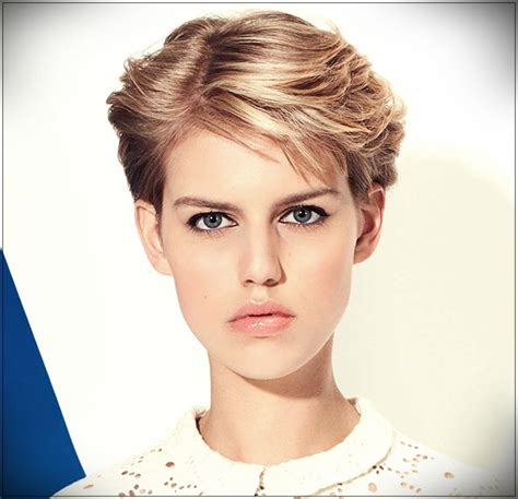 Summer is here and whenever summer comes around, many girls tend to opt for a new hairstyle. Short Haircuts 2019 Spring Summer: the trendy looks