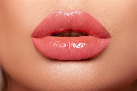 the secret to a doll like pout what are ‘russian lips elegant clinic