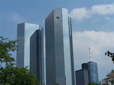Die deutsche bank ist eine universalbank mit einem großen portfolio. File:Deutsche-Bank-5.jpg - Wikimedia Commons