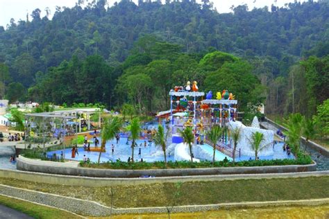 Wisata gerbang mas bahari waterpark mulai dibuka untuk umum pada tanggal 10 juni 2010. Syed Homestay: Gambang Water Park