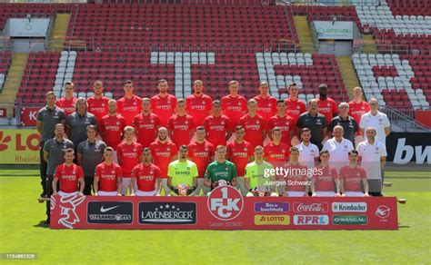 Team members of 1. FC Kaiserslautern pose during the team... News Photo