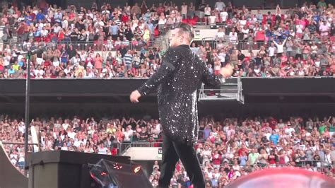 Robbie Williams Let Me Entertain You Wembley 30062013 Youtube