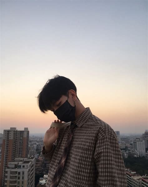 Phần trình diễn chỉ kéo dài trong khoảng 2 phút, với tổng cộng 12 anh chàng tham gia. "Hot boy khẩu trang" 7 triệu follow lần đầu để lộ nhan sắc ...