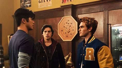 Review Riverdale Episode 2 A Touch Of Evil Humanstein